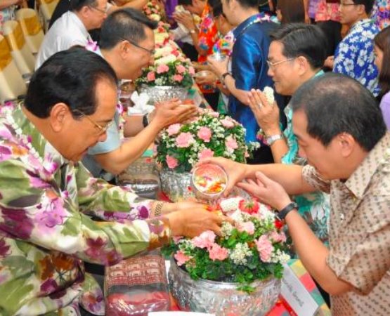 บางจากฯ ร่วมพิธีรดน้ำขอพรวันสงกรานต์