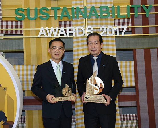 Bangchak receives 2 awards for sustainability at the SET Sustainability Awards 2017