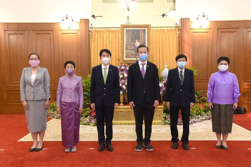 Bangchak Presents Flowers, Best Wishes to HRH Princess Maha Chakri Sirindhorn