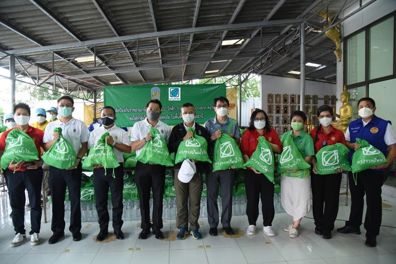 Bangchak – NDCT. 20 Distribute Supply Bags to Help Flood Victims