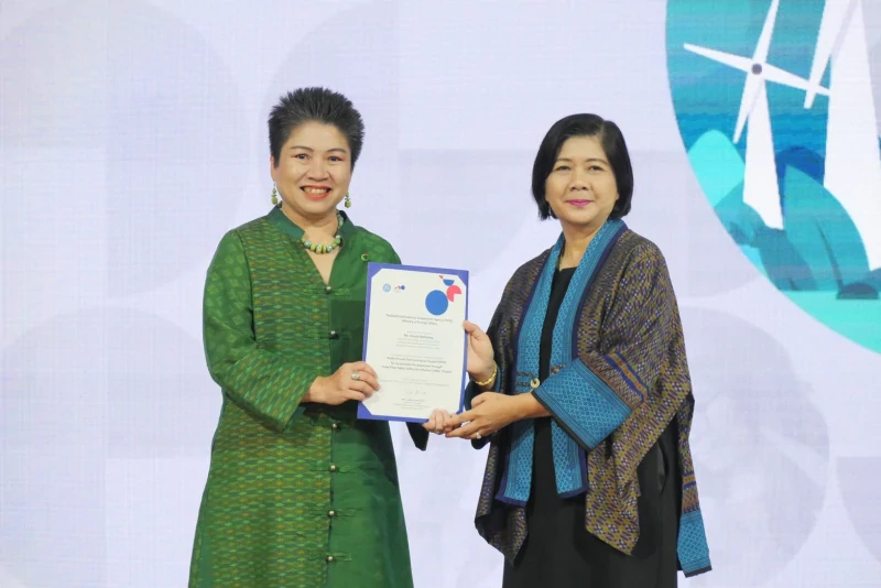 The Ministry of Foreign Affairs Presents Bangchak with an Honorary Pin and Certificate during the 8th TICA Connect