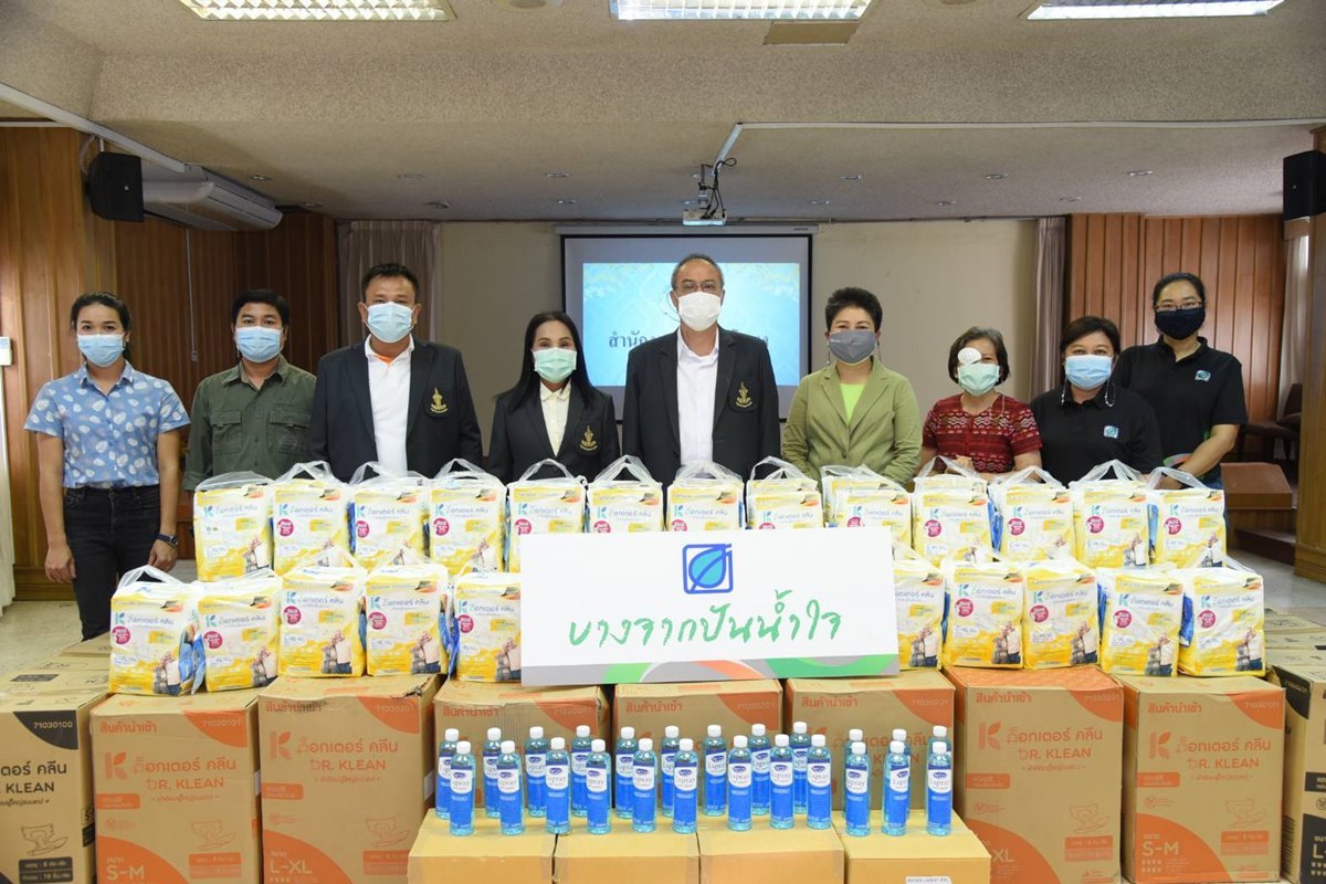 Bangchak Gives Basic Necessities to Bedridden Patients in Phra Khanong District