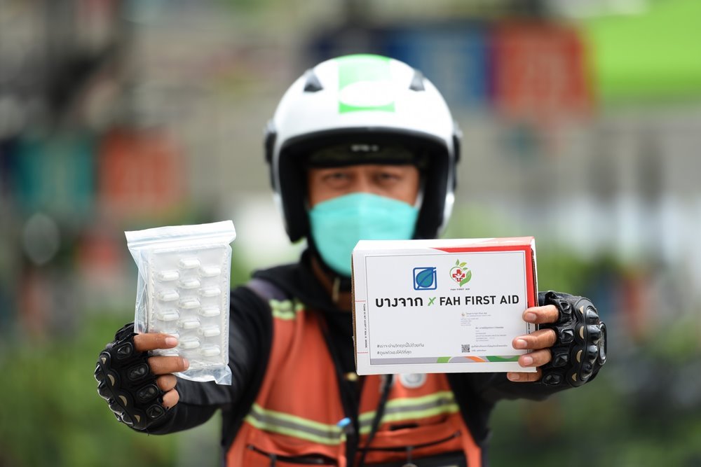 Banghak supports the Department of Thai Traditional Medicine in combating COVID-19, supporting the development of the LINE OA “FAH FIRST AID” utilizing Bangchak service stations as  Andrographis paniculata distribution points for Green COVID patients