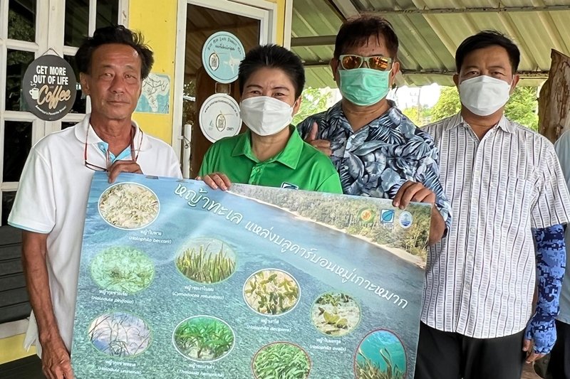 Bangchak goes on-location with the Faculty of Fisheries, Kasetsart University, to support the drive to make Koh Mak, Thailand’s first Low Carbon Destination.